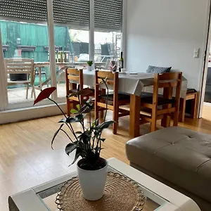 Apartment Dachgeschosswohnung Mit Kostenlosem Parkplatz !, Wien