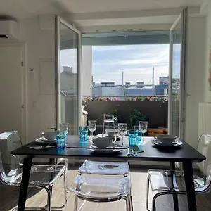Dachgeschoss Fuer 4 Mit Terrasse Vienna