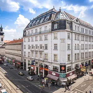 4* Hotell Excellence