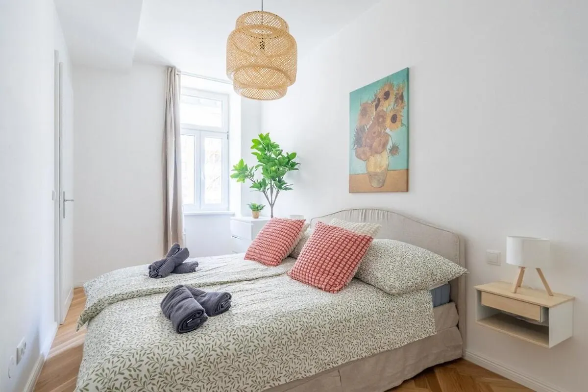 Central Premium Apartment With Balcony Vienna Austria